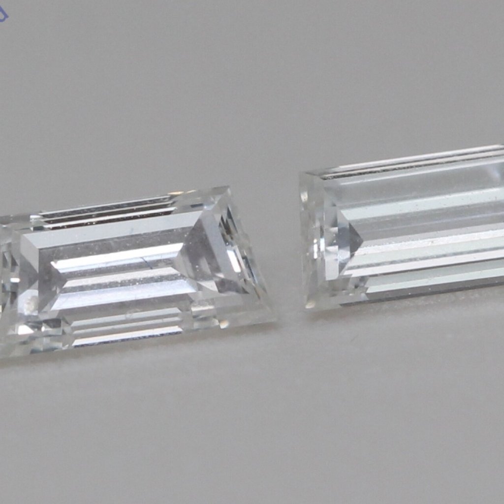 A Pair Of Trapezoid Natural Loose Diamonds (0.73 Ct F Vs1) C54000038